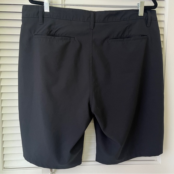 Hurley Lightweight Quick Dry Shorts Flat Front Mesh Pockets | Black | Size 38 - Picture 4 of 11